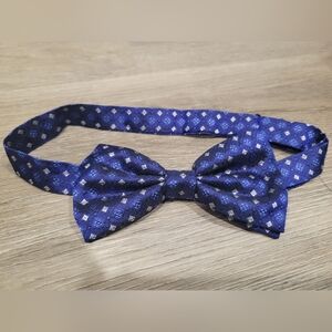 Elegant Blue Patterned Bow Tie